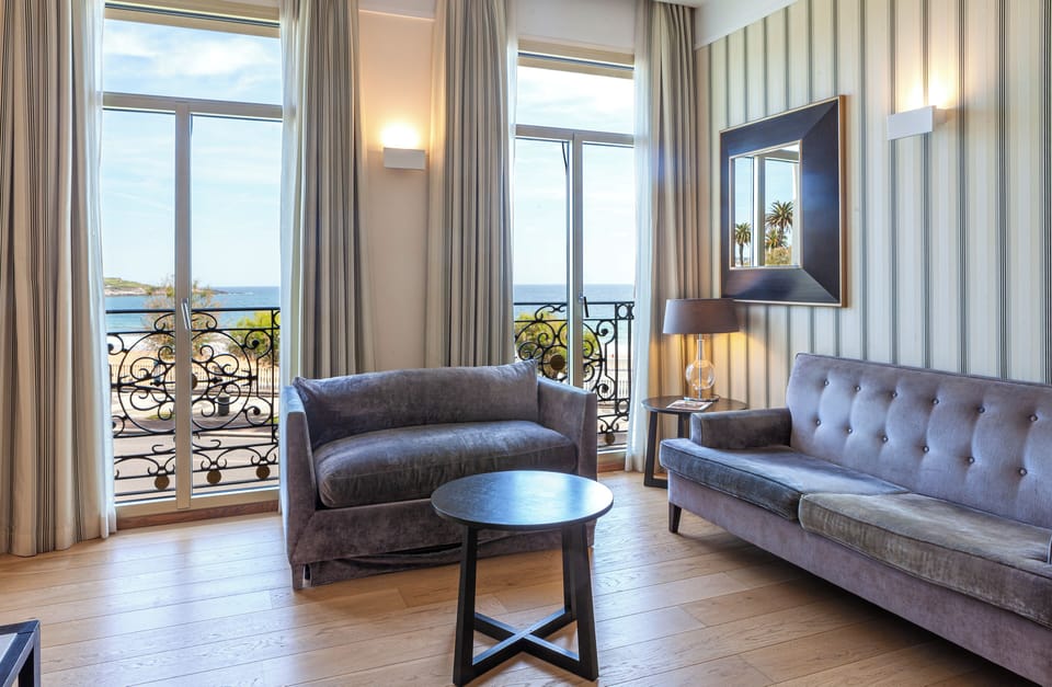 Minibar, in-room safe, desk, laptop workspace