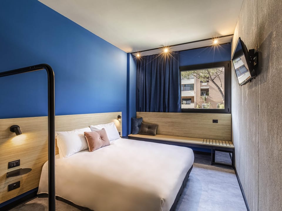 1 bedroom, premium bedding, down comforters, minibar