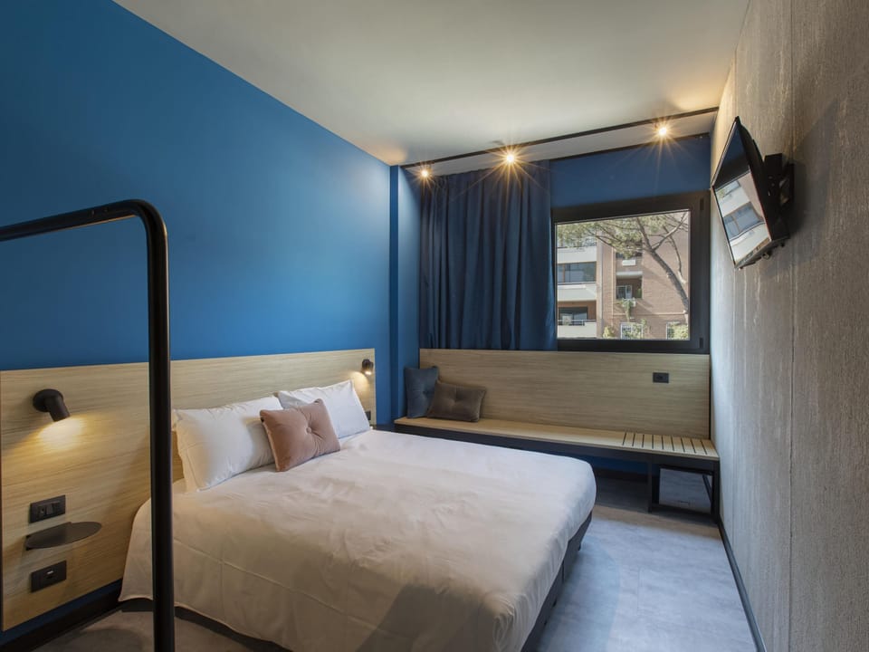 1 bedroom, premium bedding, down comforters, minibar