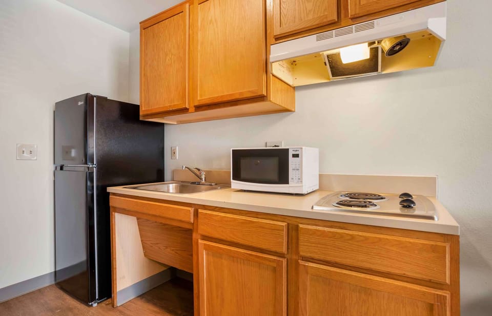 Standard Studio, 2 Queen Beds, Non Smoking, Refrigerator & Microwave | Desk, laptop workspace, iron/ironing board (on request), WiFi (free)