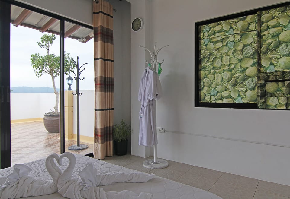 Koala Penthouse | Hypo-allergenic bedding, memory foam beds, desk, soundproofing