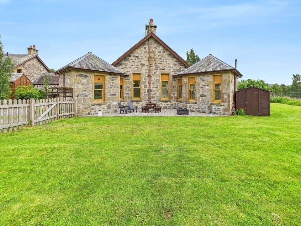 Cottage, 2 Bedrooms | 2 bedrooms, Egyptian cotton sheets, premium bedding, blackout drapes