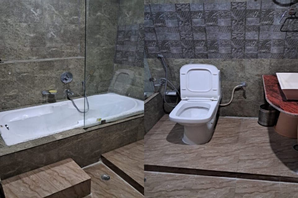 Superior Room | Bathroom | Shower, free toiletries