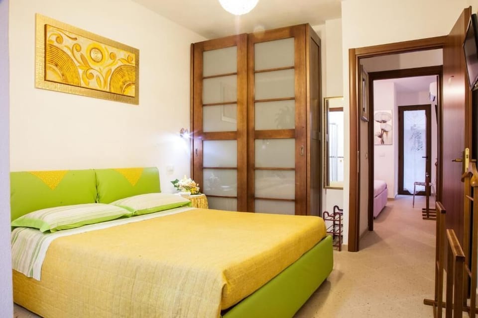 In-room safe, free WiFi, bed sheets