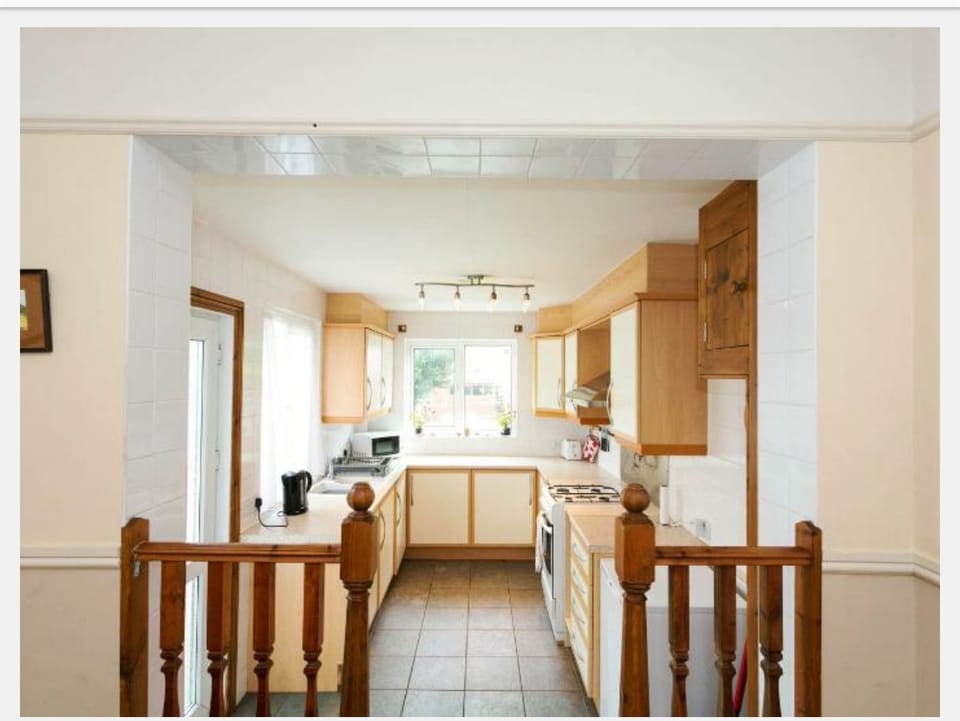 Cottage, 2 Bedrooms, Garden View | Private kitchen | Full-size fridge, microwave, oven, stovetop