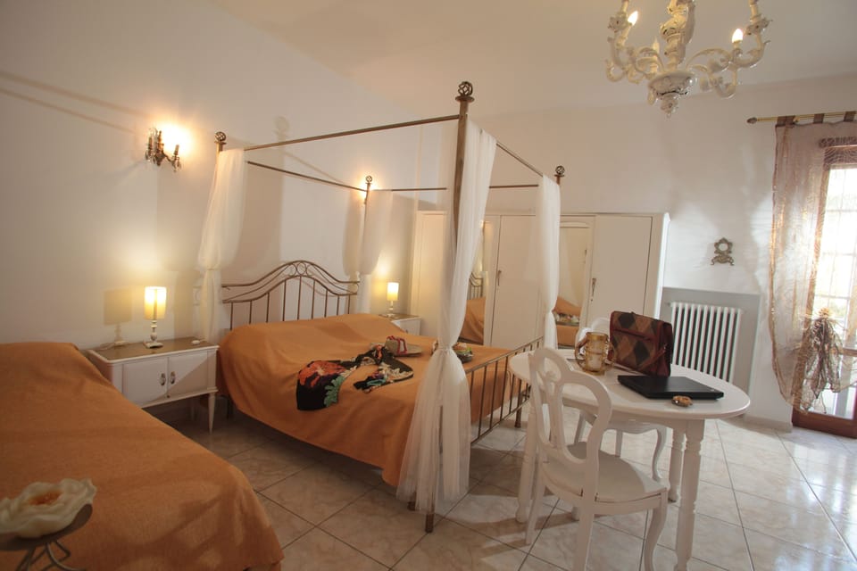 Grand Double or Twin Room, 1 King Bed | Free WiFi, bed sheets