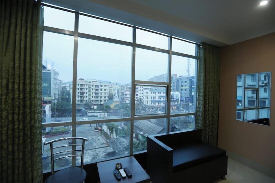 Executive Room | Premium bedding, desk, blackout drapes, soundproofing
