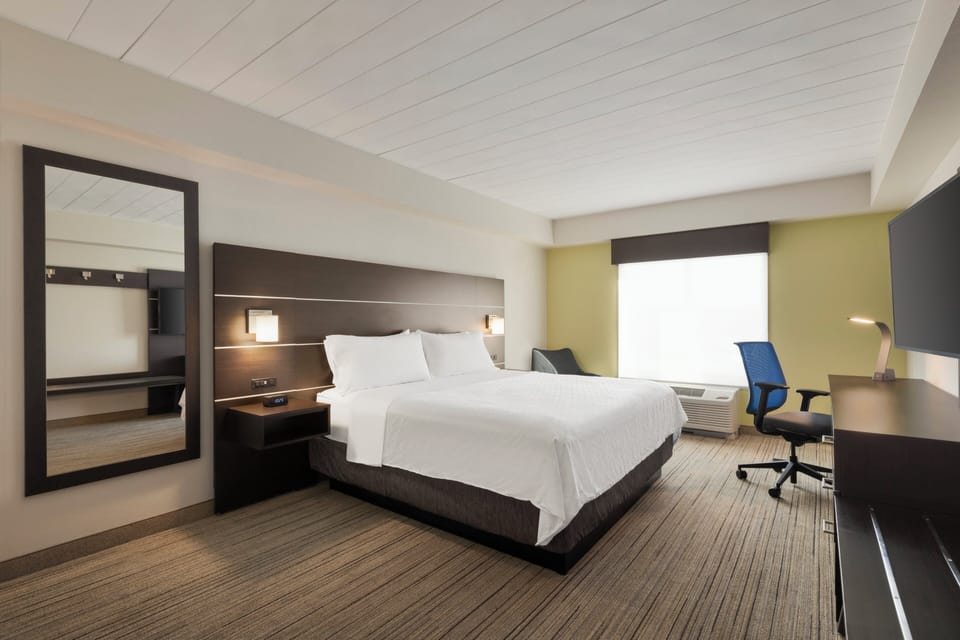 In-room safe, desk, blackout drapes, soundproofing
