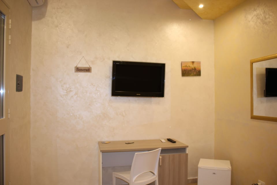 Basic Double Room (Blu) | Room amenity