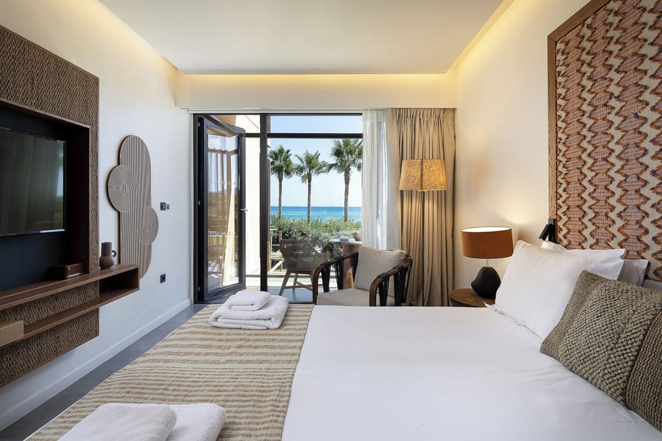 Room (Essential) | Minibar, in-room safe, desk, laptop workspace