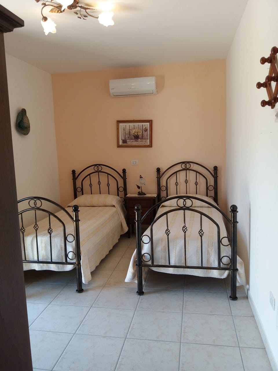 Room, 2 Twin Beds, Ensuite, Courtyard View | Bed sheets