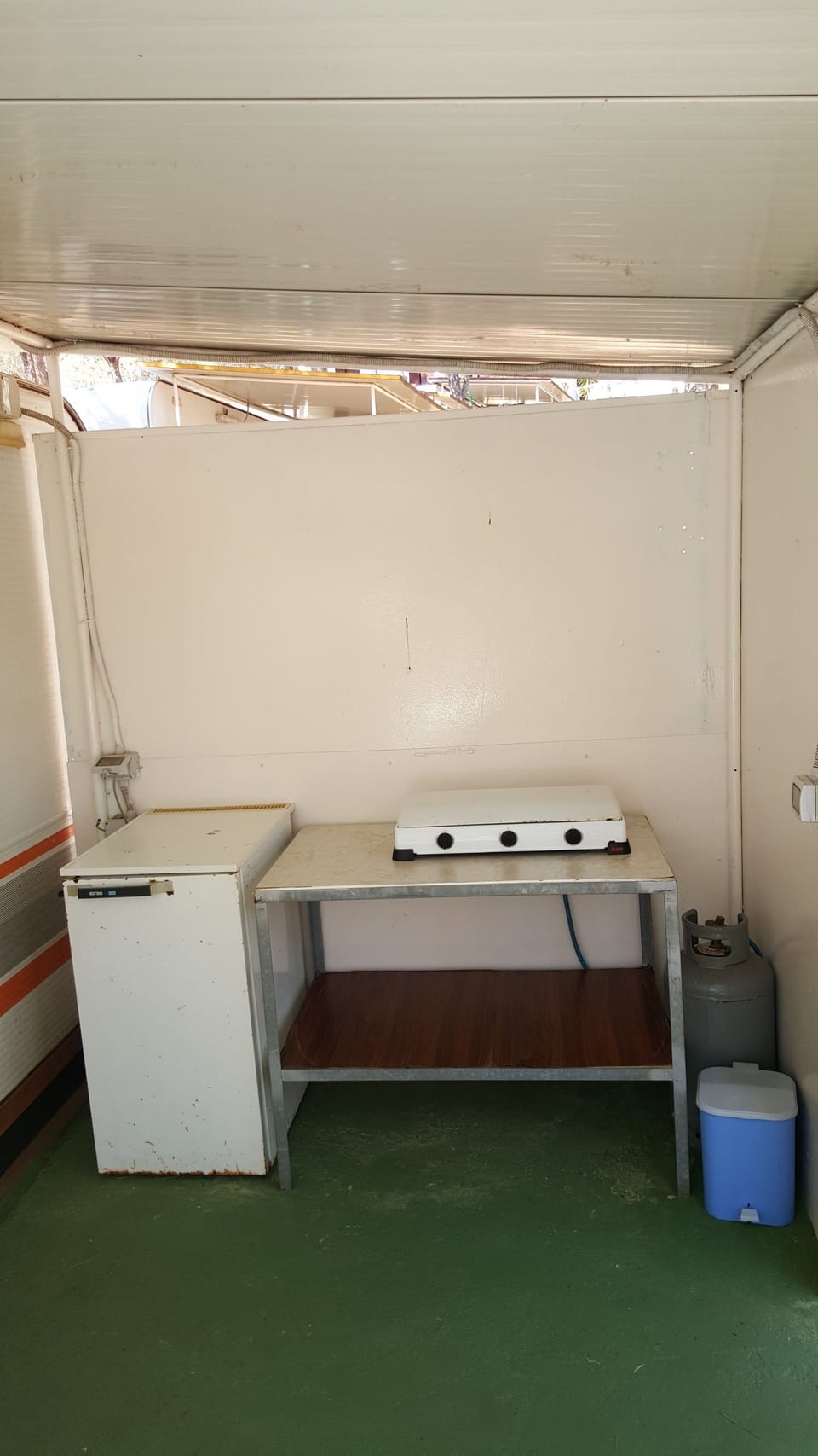 Mini-refrigerator