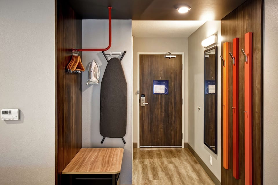 Hypo-allergenic bedding, iron/ironing board, free WiFi, bed sheets