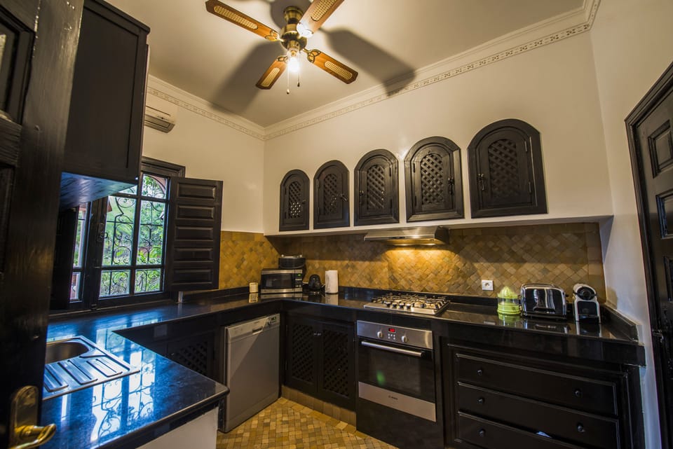 Deluxe Villa | Private kitchen | Fridge, microwave, oven, stovetop