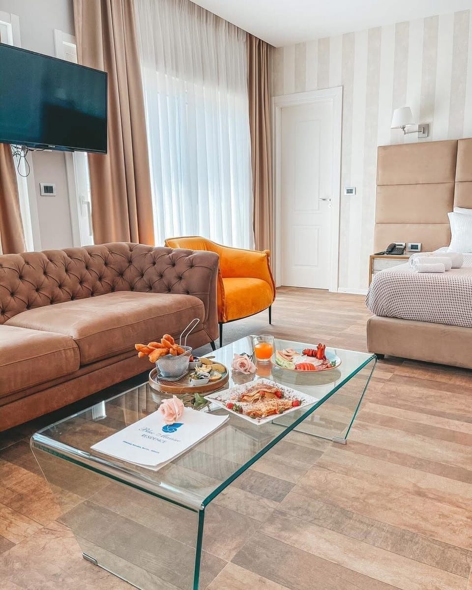 Deluxe Suite, Sea View | Minibar, desk, soundproofing, free cribs/infant beds