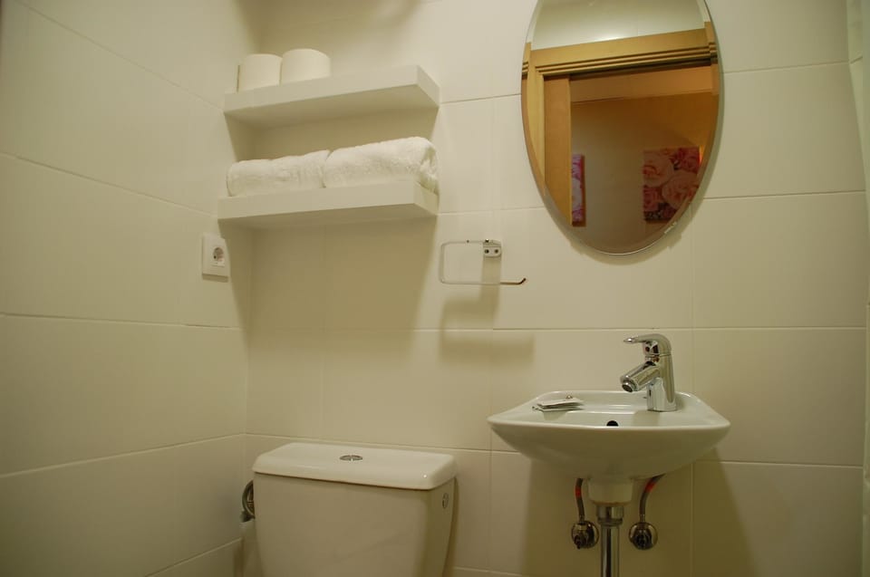 Pensión 45 Bed and Breakfast in Barcelona