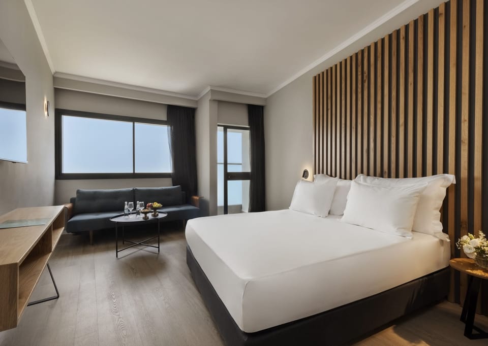 Junior Suite Lake view Balcony | Minibar, in-room safe, desk, laptop workspace