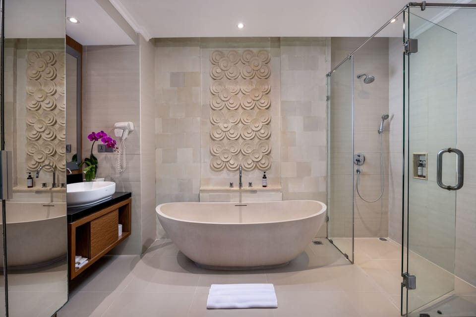 Premier Pool Access | In-room safe, individually furnished, desk, free WiFi