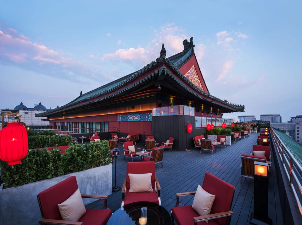3 restaurants; breakfast, lunch, dinner, and brunch served