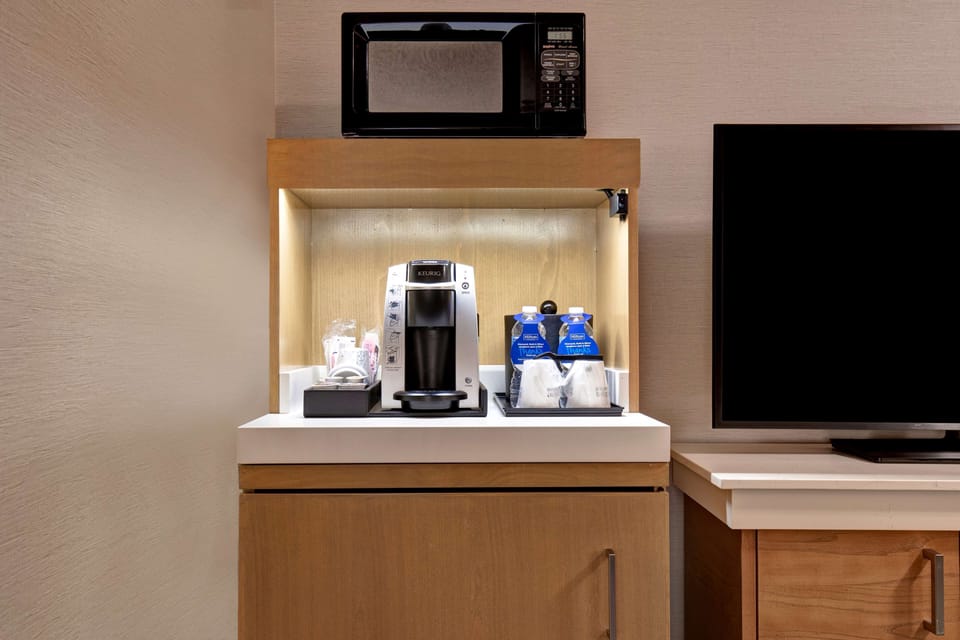Junior Suite, 1 King Bed, Accessible (Roll-in Shower) | Minibar