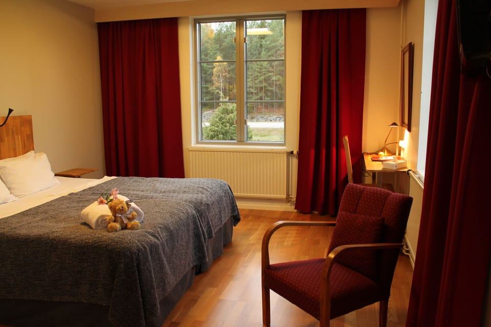 Single Room | Desk, laptop workspace, blackout drapes, WiFi (free)