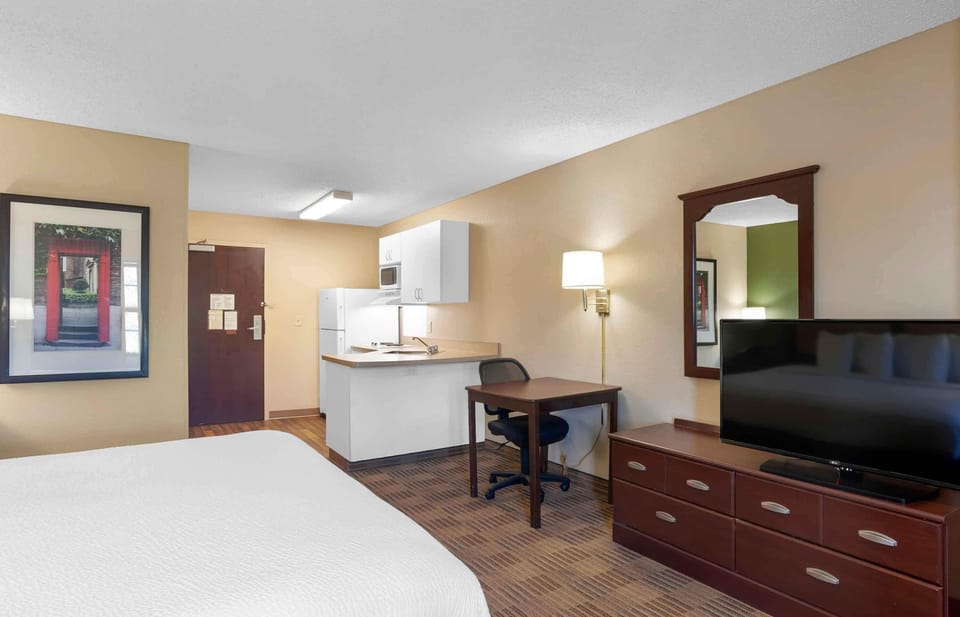 In-room safe, desk, laptop workspace, iron/ironing board