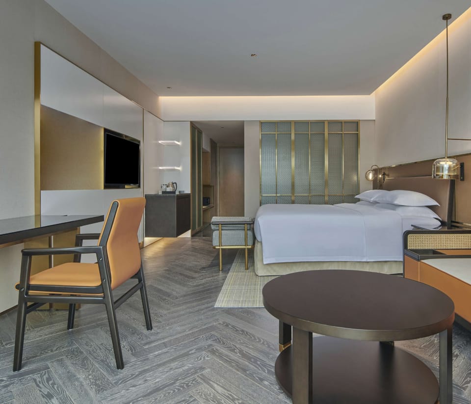 Executive Room, 1 King Bed, Balcony | Minibar, in-room safe, desk, laptop workspace