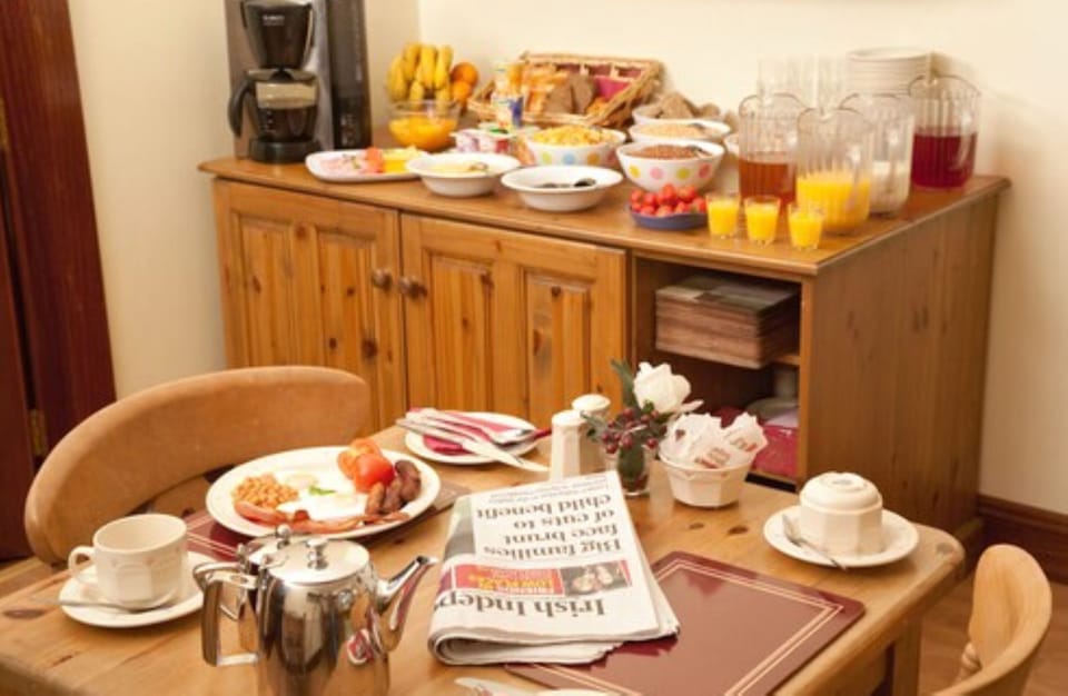 Daily full breakfast (EUR 10 per person)