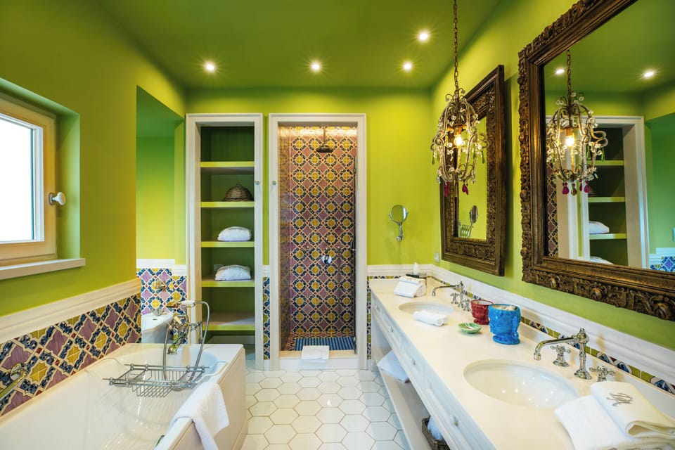 Junior Suite | Minibar, in-room safe, individually decorated, individually furnished