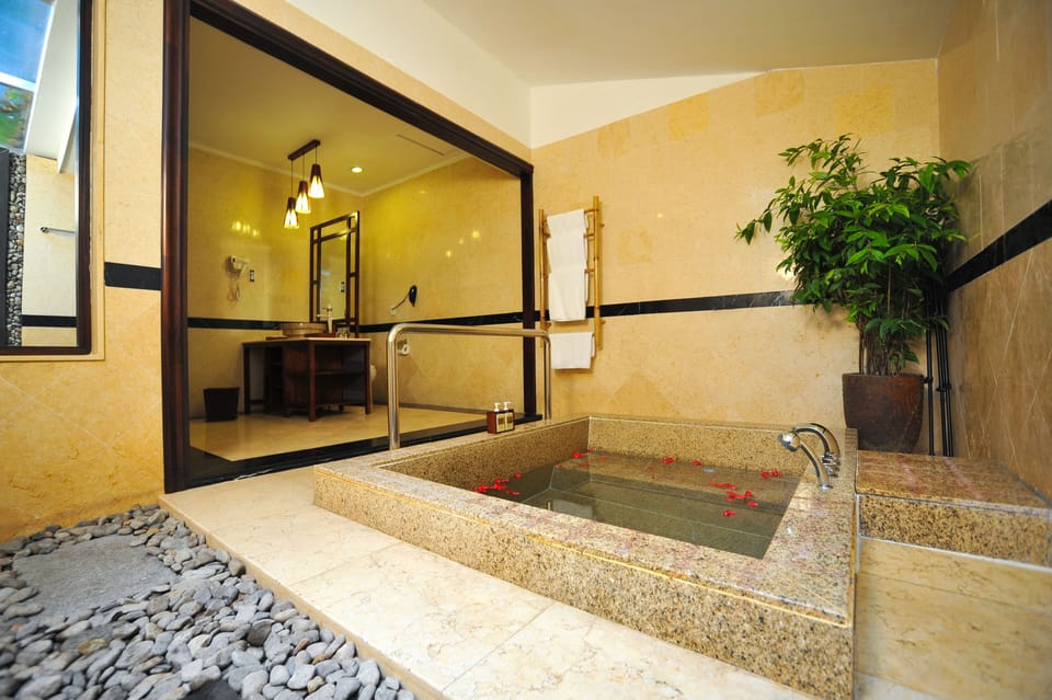 Bungalow, Sea View | Bathroom | Free toiletries, hair dryer, bathrobes, slippers