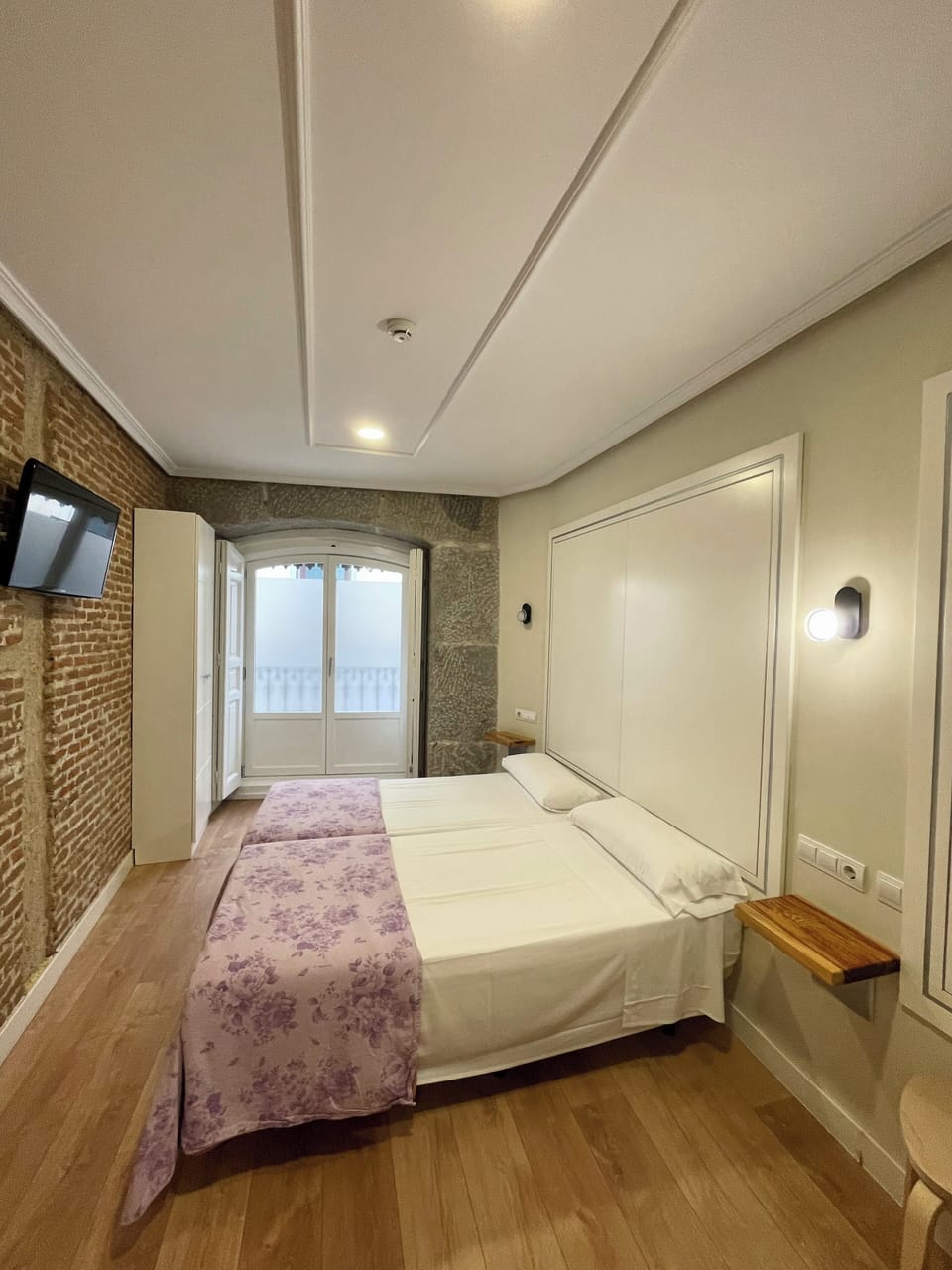 Superior Twin Room, City View | Desk, iron/ironing board, free WiFi, bed sheets