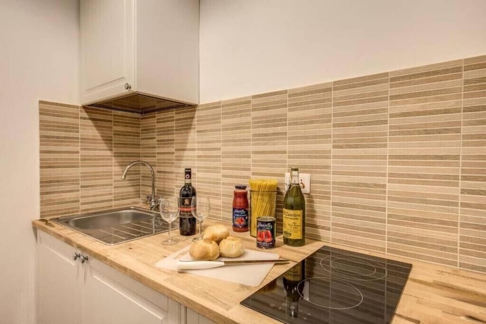 Premium Apartment - Via della Frezza 48 | Private kitchen | Coffee/tea maker, fridge, electric kettle, griddle