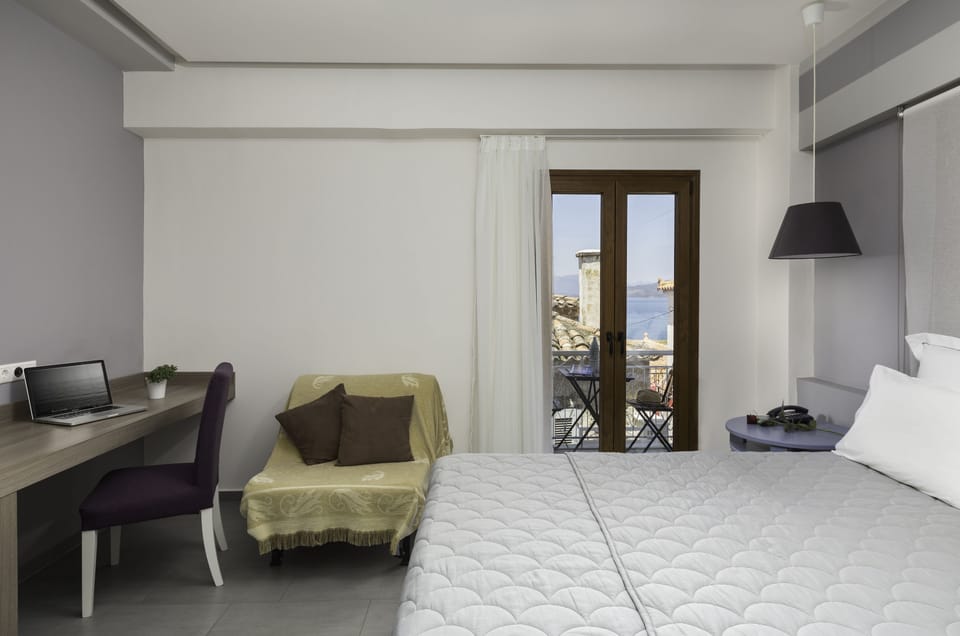 Double Room, Sea View | In-room safe, desk, rollaway beds, free WiFi