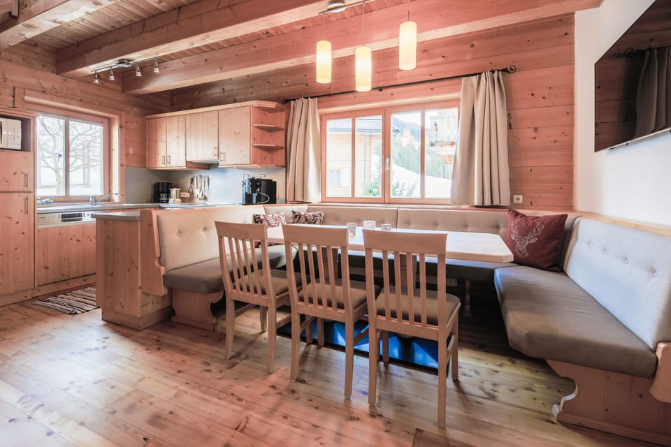 Chalet, Balcony, Mountain View (Schmittenhöhe - 8 People) | In-room dining