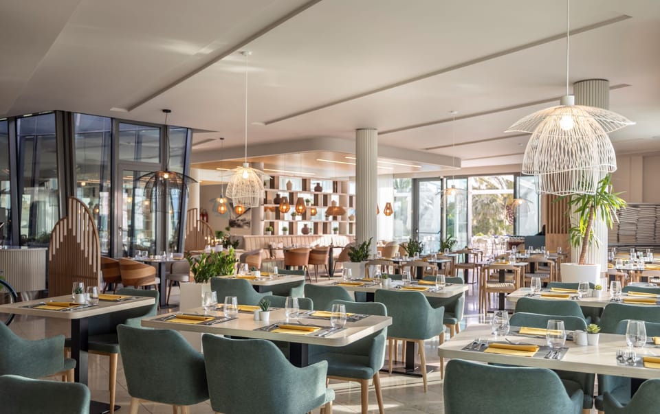 2 restaurants, breakfast, dinner served; local and international cuisine