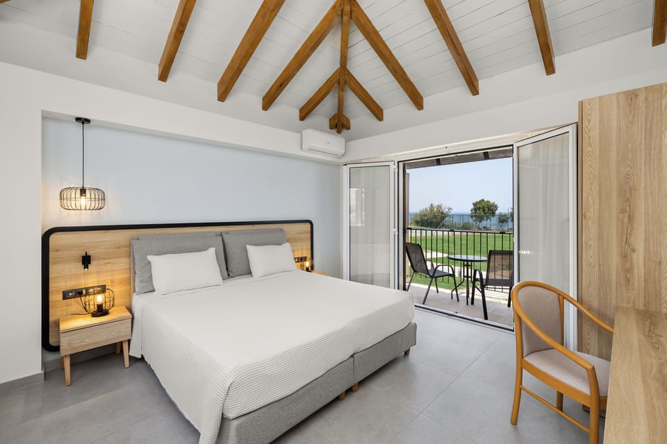 Double Superior Room with Side Sea View | 1 bedroom, minibar, in-room safe, desk