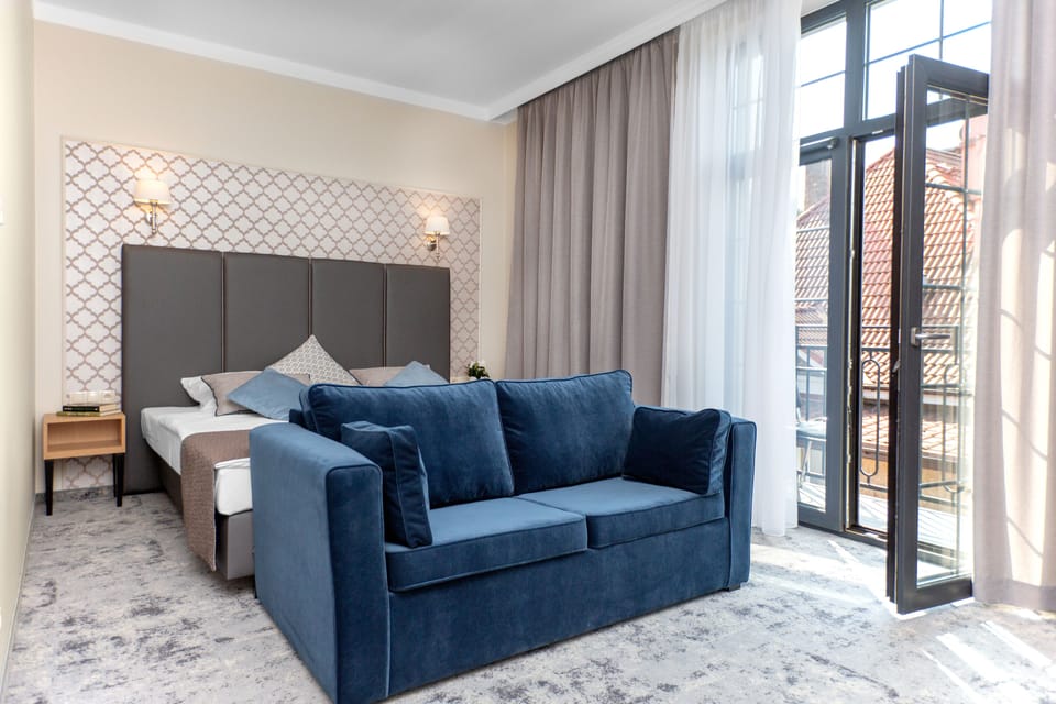 Comfort Double Room (Plus) | Hypo-allergenic bedding available, minibar, in-room safe, desk