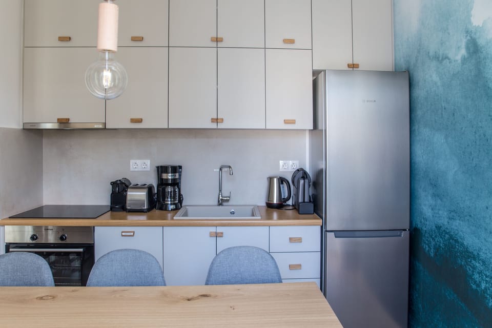 Luxury Penthouse, 4 Bedrooms, Hot Tub, City View | Private kitchen | Full-size fridge, microwave, oven, stovetop