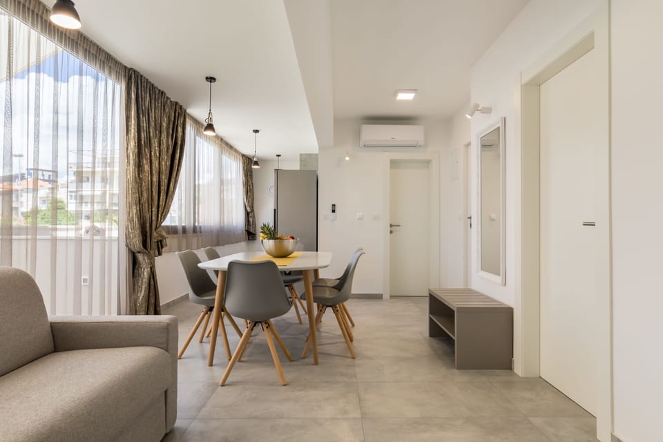 Apartment | Private kitchenette | Fridge, electric kettle, cookware/dishes/utensils