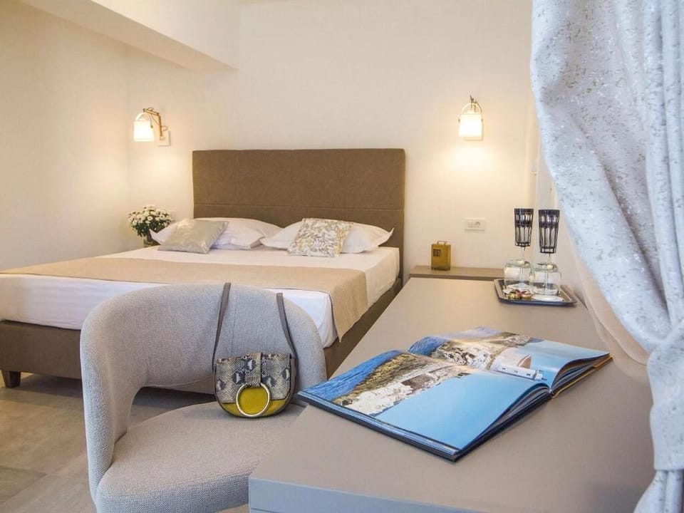 Superior Double or Twin Room | Living room | Flat-screen TV
