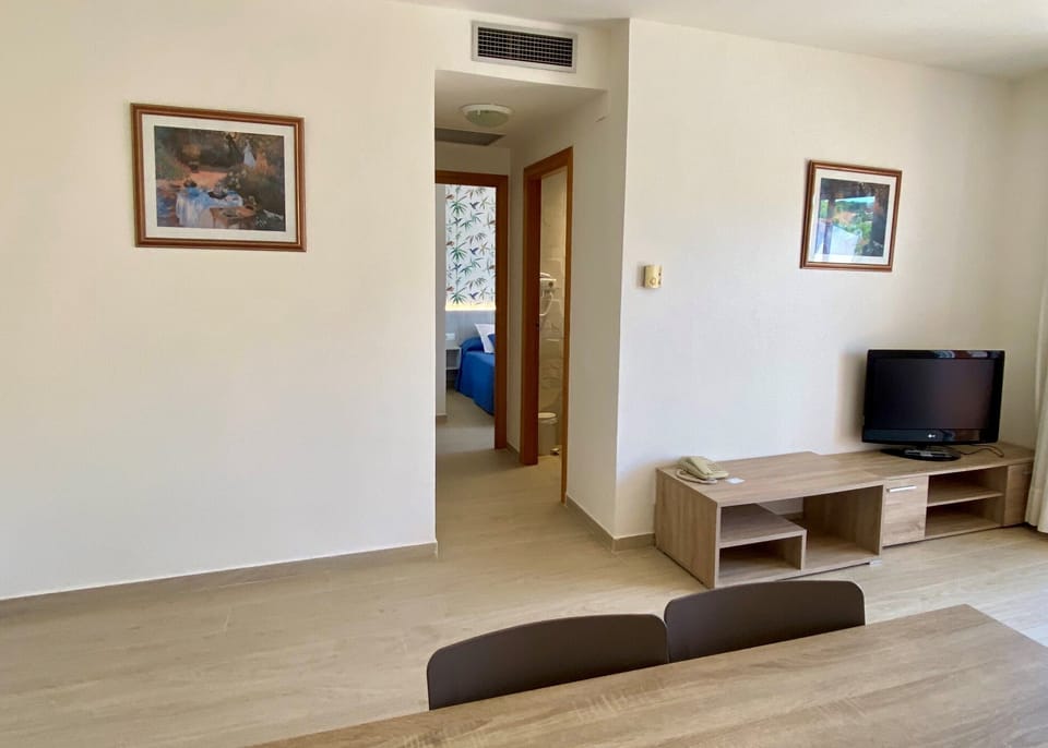 Apartment, 2 Bedrooms, Balcony | Minibar, in-room safe, desk, bed sheets