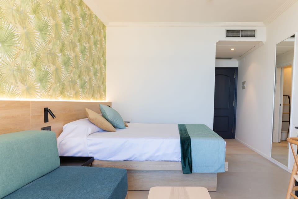 Minibar, in-room safe, desk, bed sheets