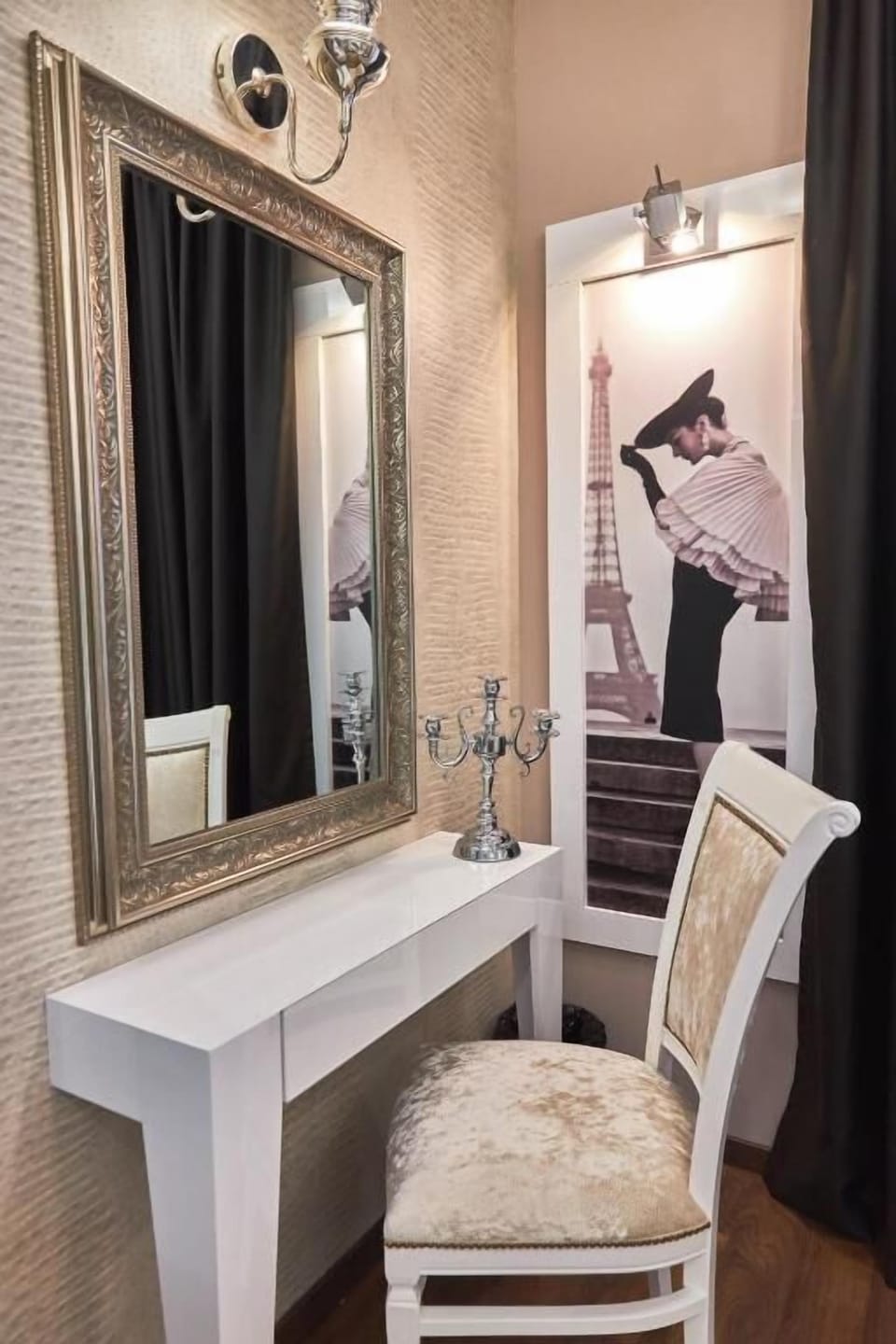 Junior Suite, 1 King Bed | Premium bedding, minibar, in-room safe, laptop workspace