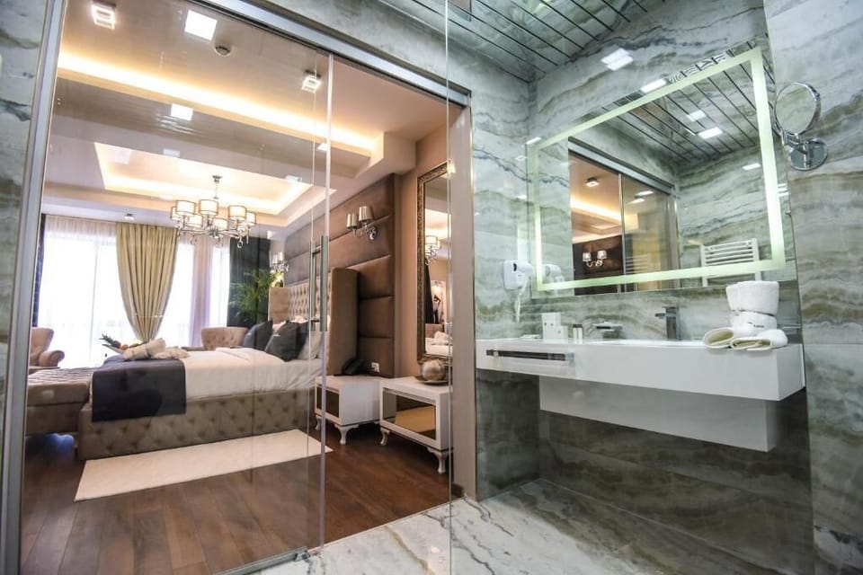 Junior Suite, 1 King Bed | Bathroom | Shower, free toiletries, hair dryer, bathrobes
