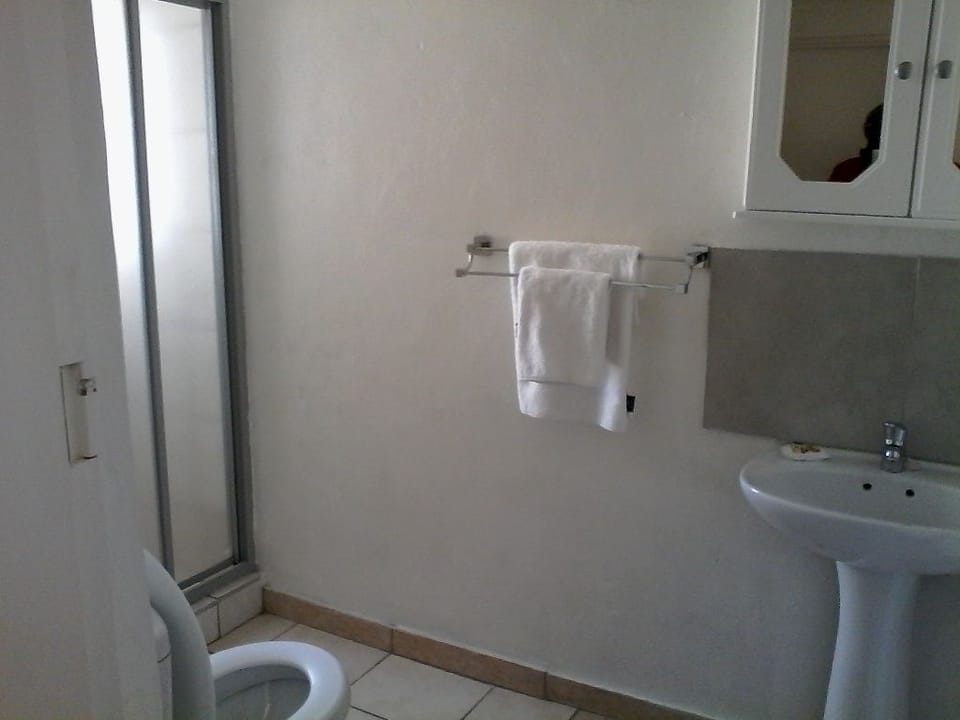 Deep soaking tub, rainfall showerhead, free toiletries, towels