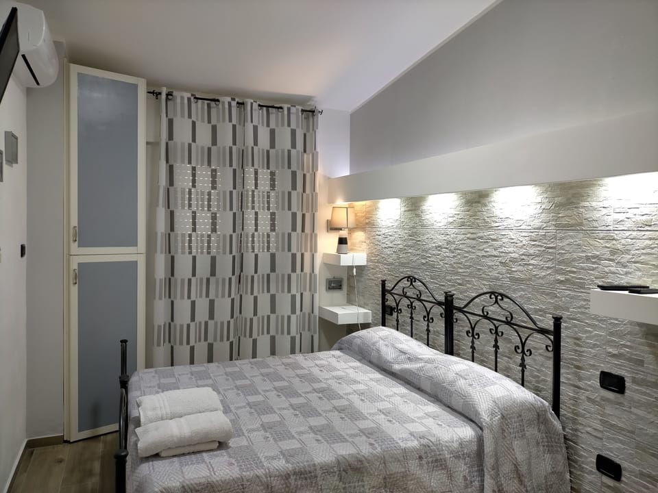 Deluxe Double Room | 1 bedroom, premium bedding, free WiFi, bed sheets