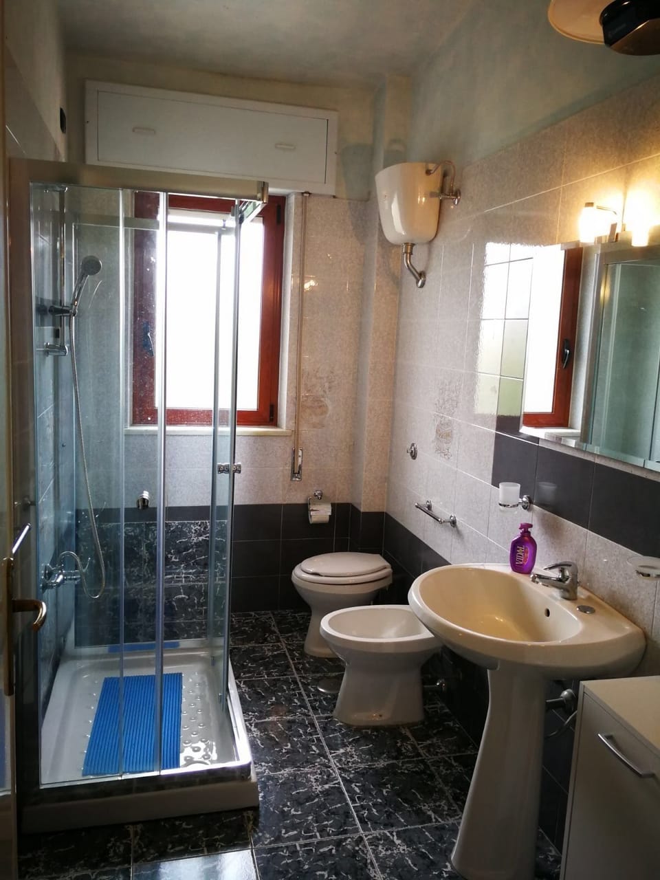 Deluxe Double Room | Bathroom | Shower, free toiletries, hair dryer, bidet