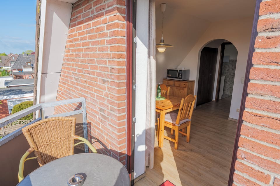 Apartment, 1 Bedroom | Living area | 25-inch flat-screen TV with satellite channels