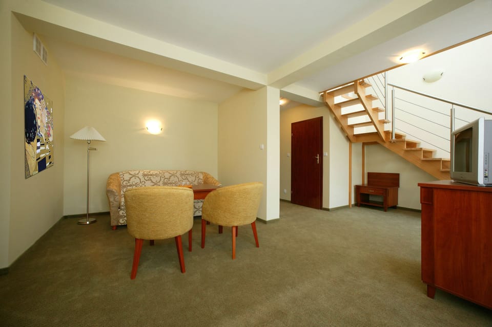 Comfort Duplex | Living area | 32-inch TV with cable channels