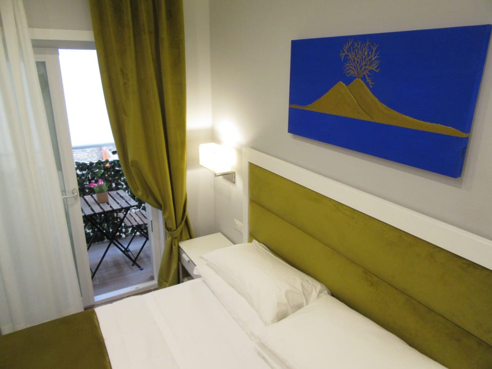 Deluxe Double Room | Minibar, in-room safe, blackout drapes, soundproofing